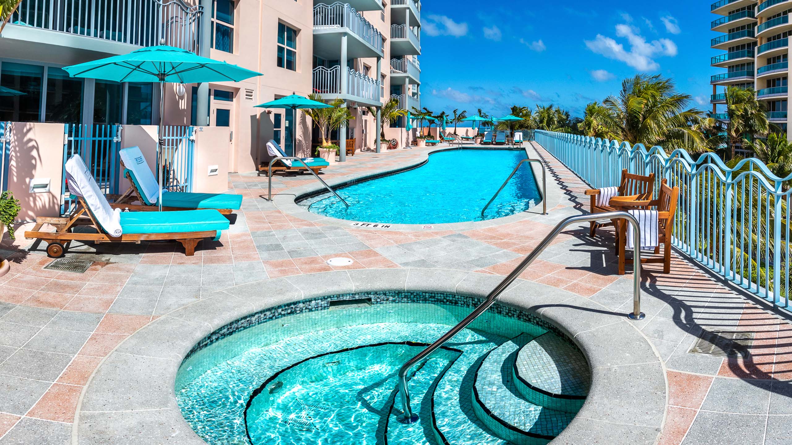 1500 Ocean Drive Swimming pool